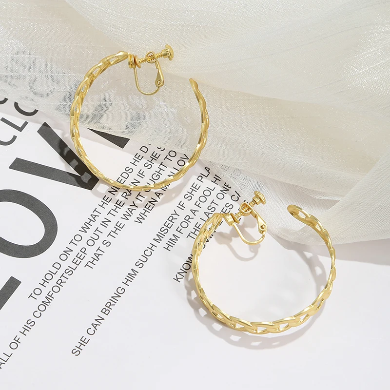 Retro Personal Big Matte Silver Gold Circle Clip on Hoop Earrings 2023 Women's Non Piercing Nightclub Party Jewelry Wholesale