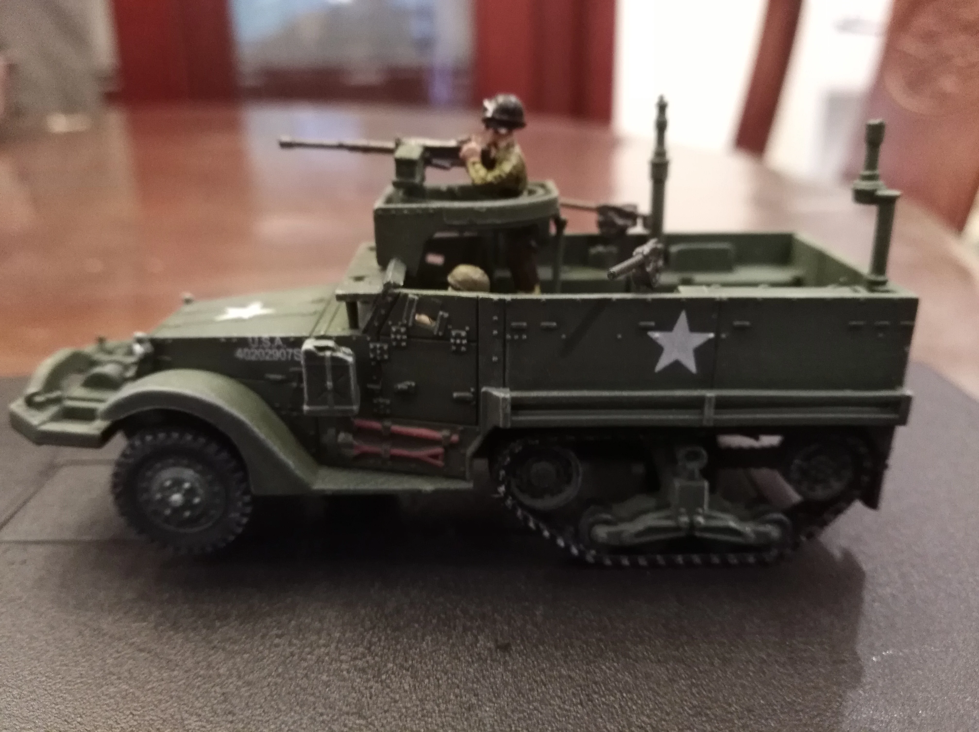 1/72 World War II  M3A1 half track armored vehicle model in USA  Two soldiers  Collection model