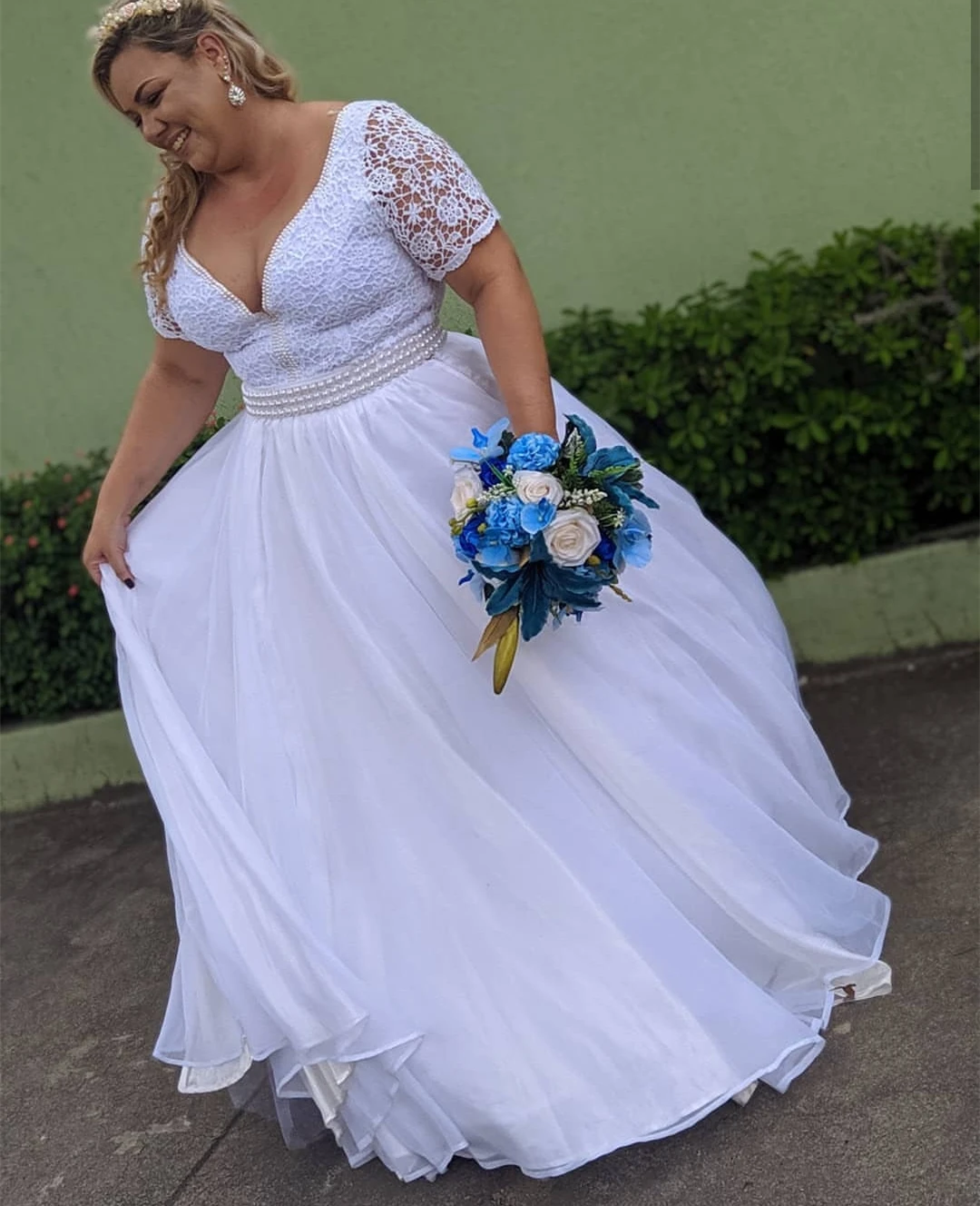 Abito da sposa di lusso Plus Size lunghezza del pavimento manica corta abito da sposa in Chiffon con perle grandi donne spose affascinante scollo a v da spiaggia