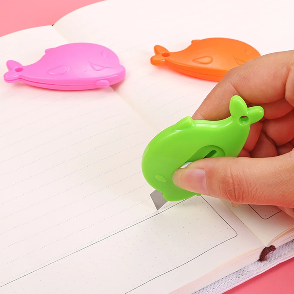 1pc Cartoon Utility Knife Mini Whale Portable Small And Convenient Express Unboxing Knife lama da taglio per ufficio