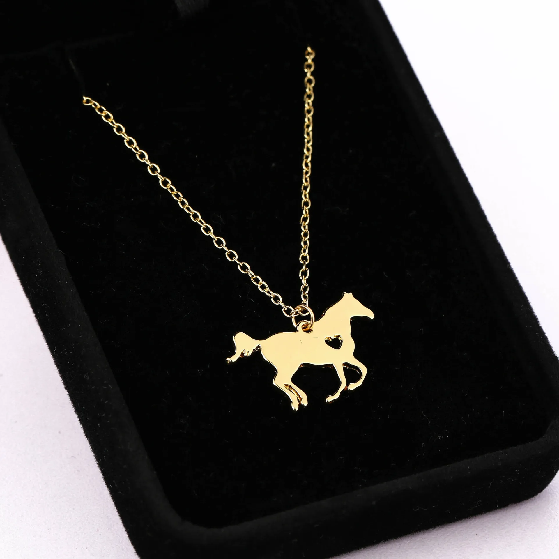 

European And American Flying Horse Necklace Contracted Love Animal Pendant Neck Chain