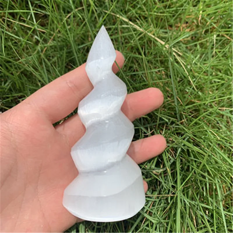 

10cm Natural Selenite Lamp Carved Pyramid Tower Healing Crystal Wand Heart Palm Stone Wicca Decor Point White Plate Gift xyw