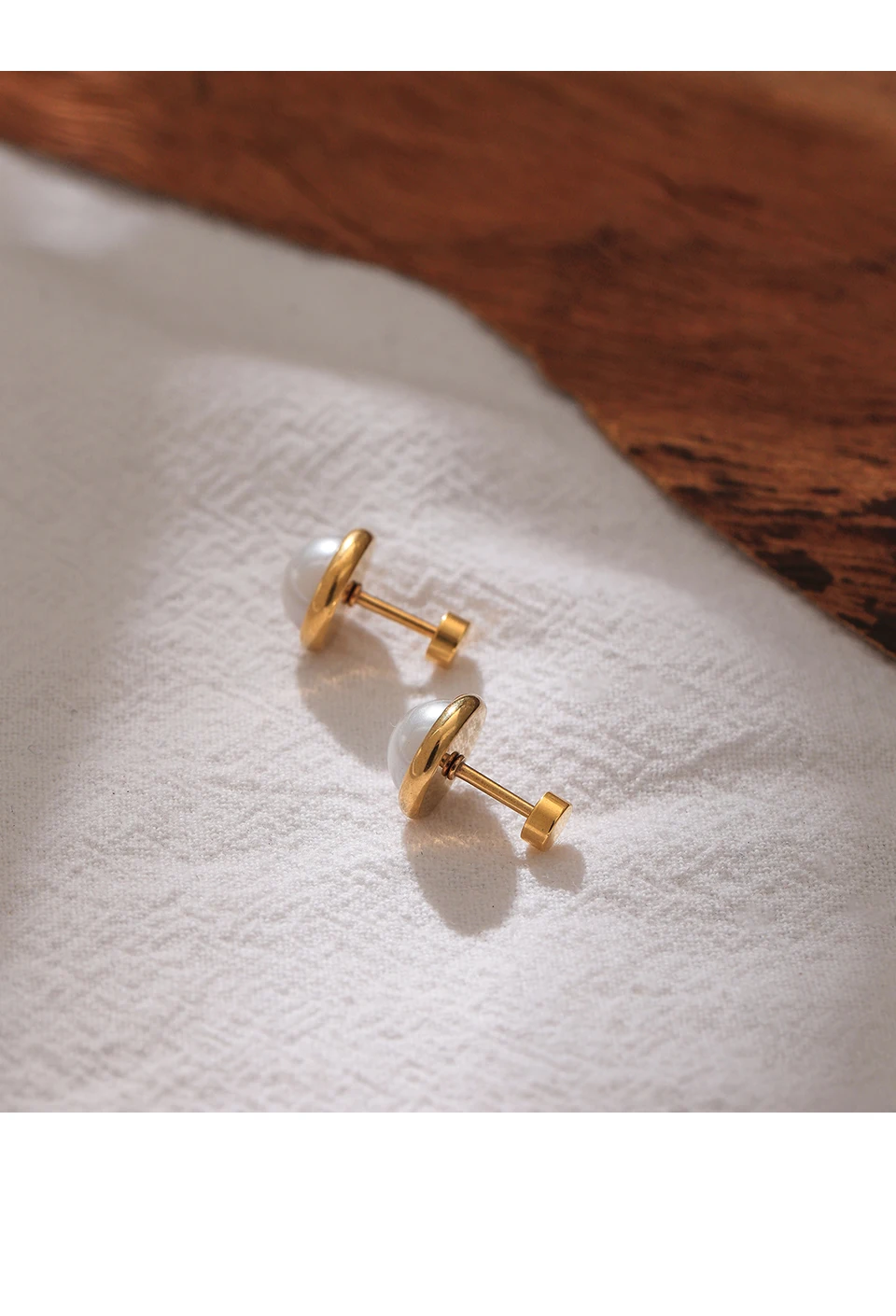 Yhpup Imitationsperlen-Ohrstecker mit Schraubverschluss, trendiger Edelstahl-Schmuck, geometrisch, 18 Karat vergoldet, Charm für Frauen, Gala-Geschenk – Detail 8