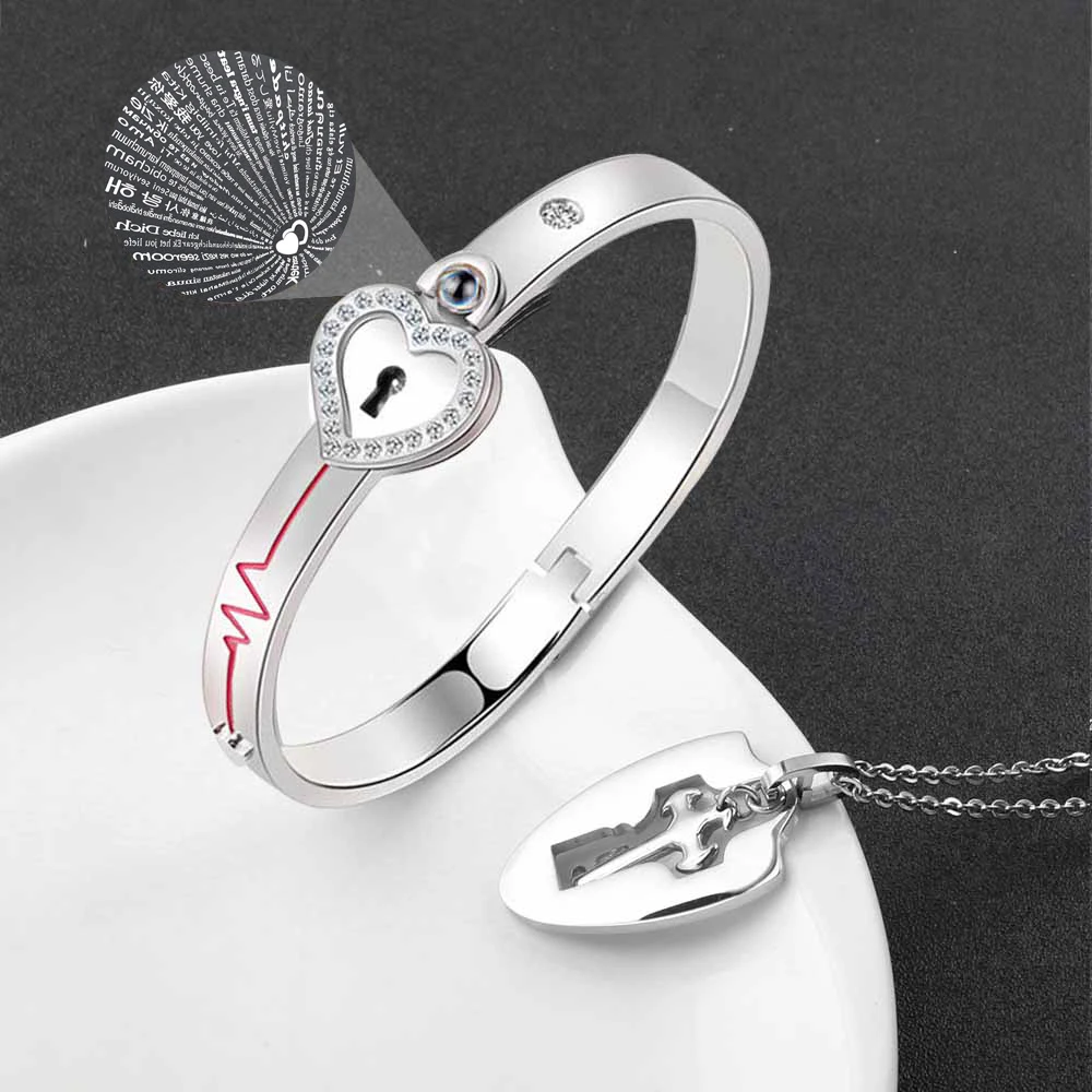 Fashion Stainless Steel Couple Bracelet Love Lock Key Pendants Projector Bracelets Bangle for Women Men Jewelry Accessories Gift