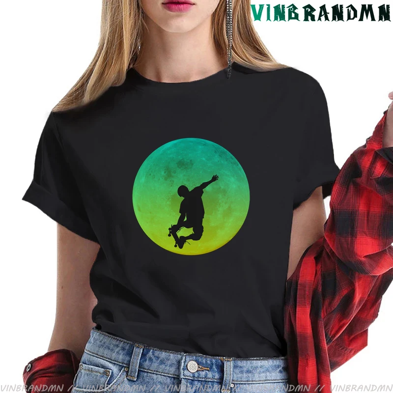 Moon Skateboard Grab T-Shirt Fashion Short Sleeve Tees Cool Creative Camiseta Mujer Skater Gifts T Shirt Outdoor Sports Clothing