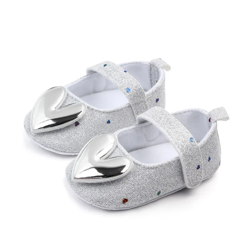 2019 Del Bambino di autunno Della Ragazza Anti-Slip Casual A Piedi Scarpe di Paillettes Disegno Del Cuore Scarpe Da Ginnastica Con La Suola Morbida Scarpe Primipassi