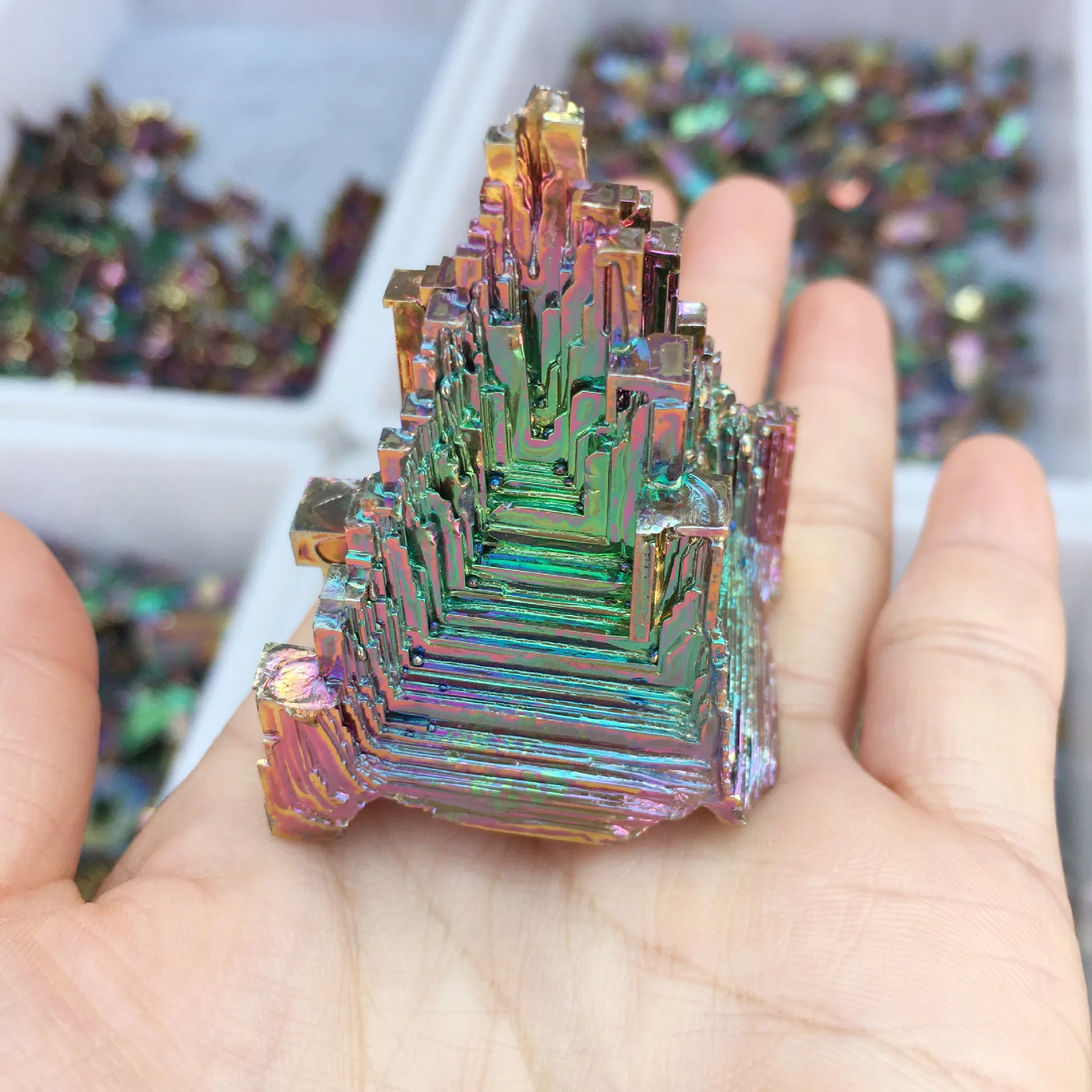 1pc Random Shape Natural Quartz Crystals Energy Pyramids Bismuth Ore Quartz Healing Stone Raw Crystals Collection Ornaments