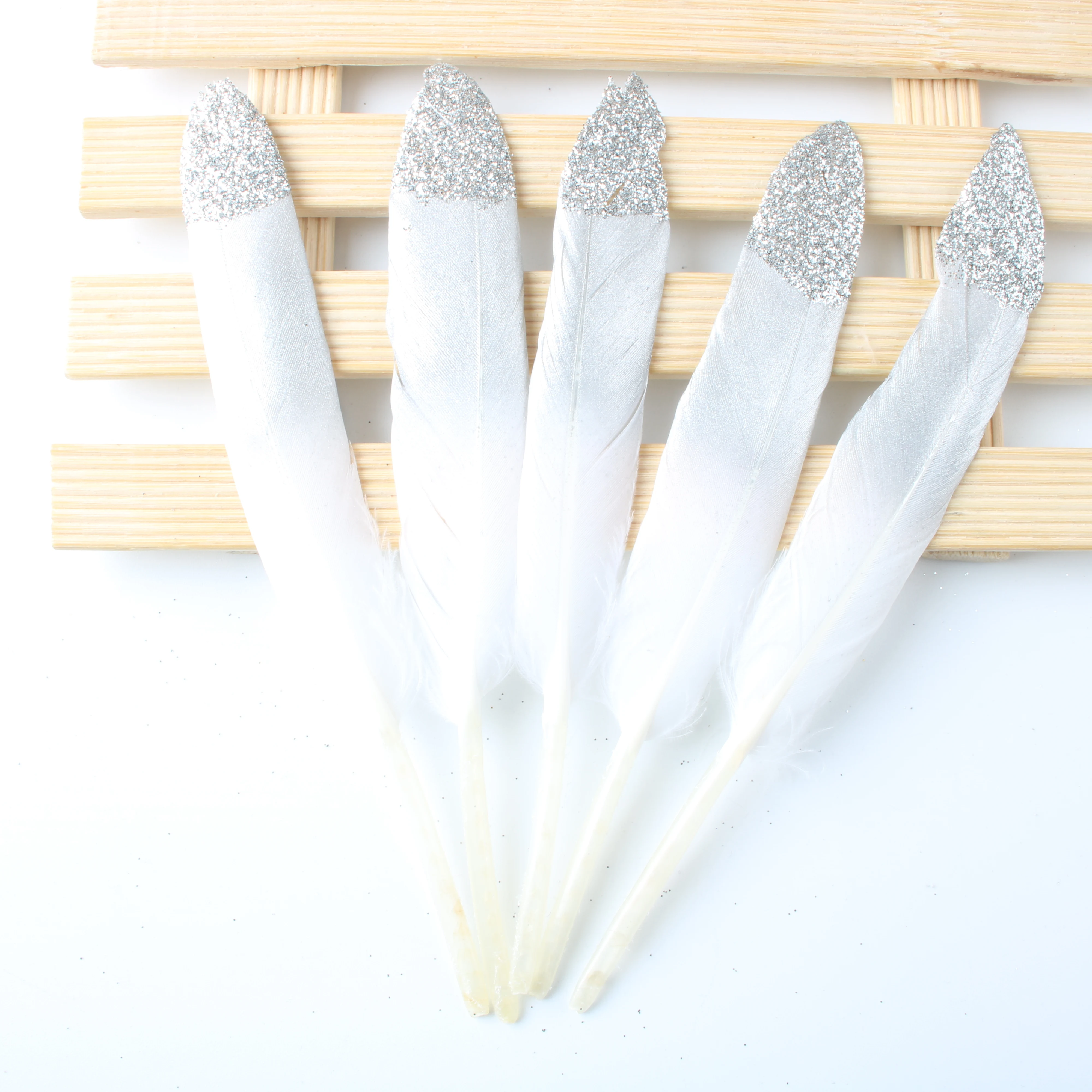 20 قطعة/الوحدة الذهب انخفض بطة ريشة أوزة الريش 10-15 سنتيمتر ريش الدراج الطبيعي للحرف اليدوية صنع المجوهرات بلوماس كرنفال