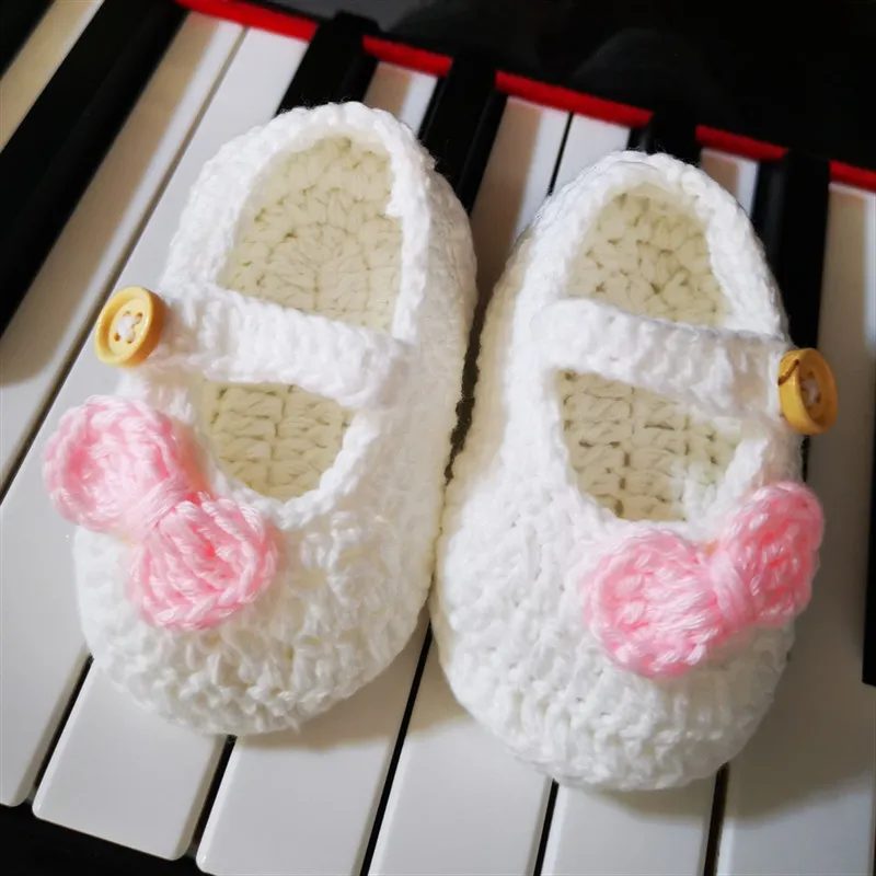 \\ Handmade woven shoes pink hand hook flower female baby wool shoes knitted baby shoes spring and autumn soft bottom shoes toddl