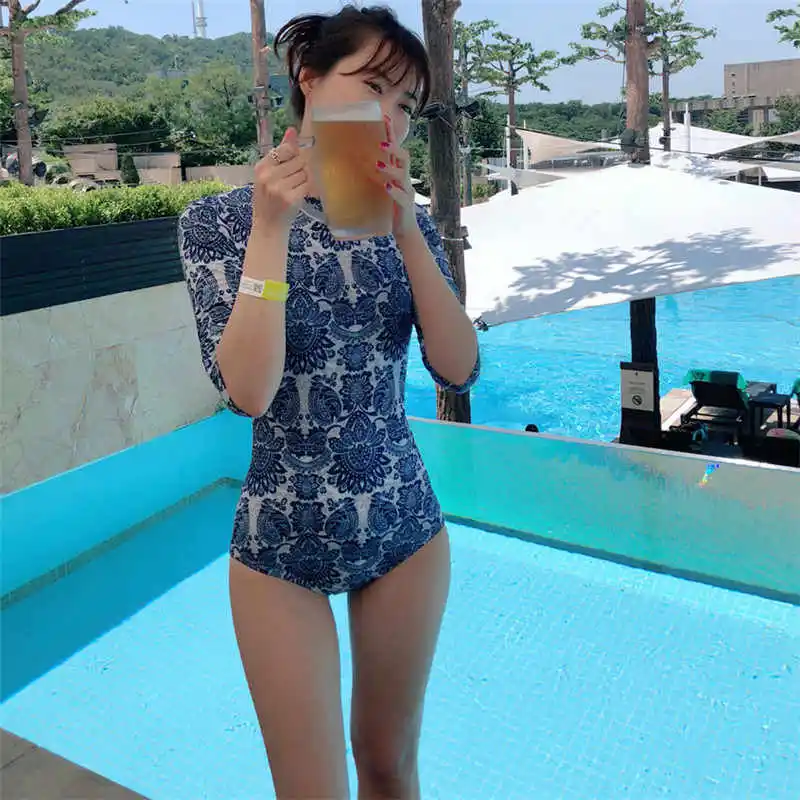 Roupa de banho impressa em branco e azul, roupa de banho pequena fresca com zíper, adequada para snorkeling e surf