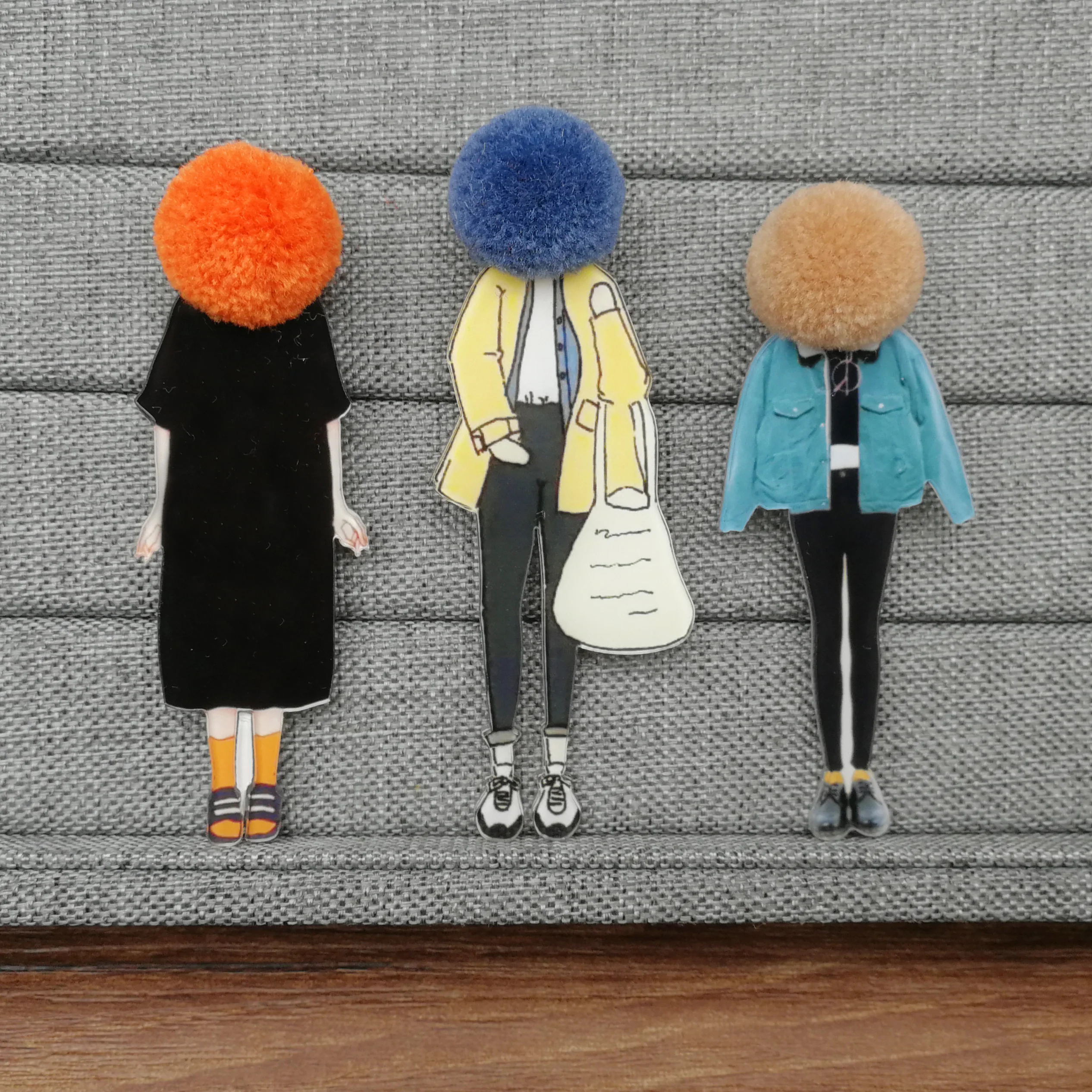 Fashion Brooch Pins for Woman Brooches Girls Cartoon Models Acrylic Brooches Badge Wool Ball Pompom Clothing Jewelry Accessories