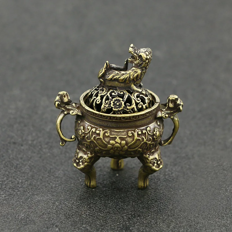 Antique Brass Three Legs Qilin Head Censer Burner Mini Ornaments Chinese Ancient Beast Censer Cover Solid Copper Tea Desk Decor