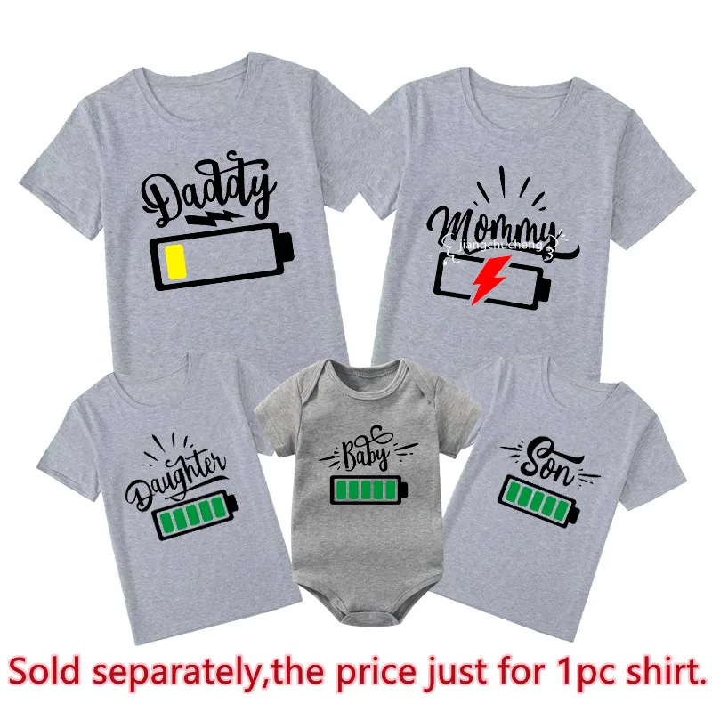 Battery Print Daddy Mommy Daughter Son Baby Family Matching Clothes Cotton Family Look Dad Mom and Me Kids Tshirts Baby Rompers