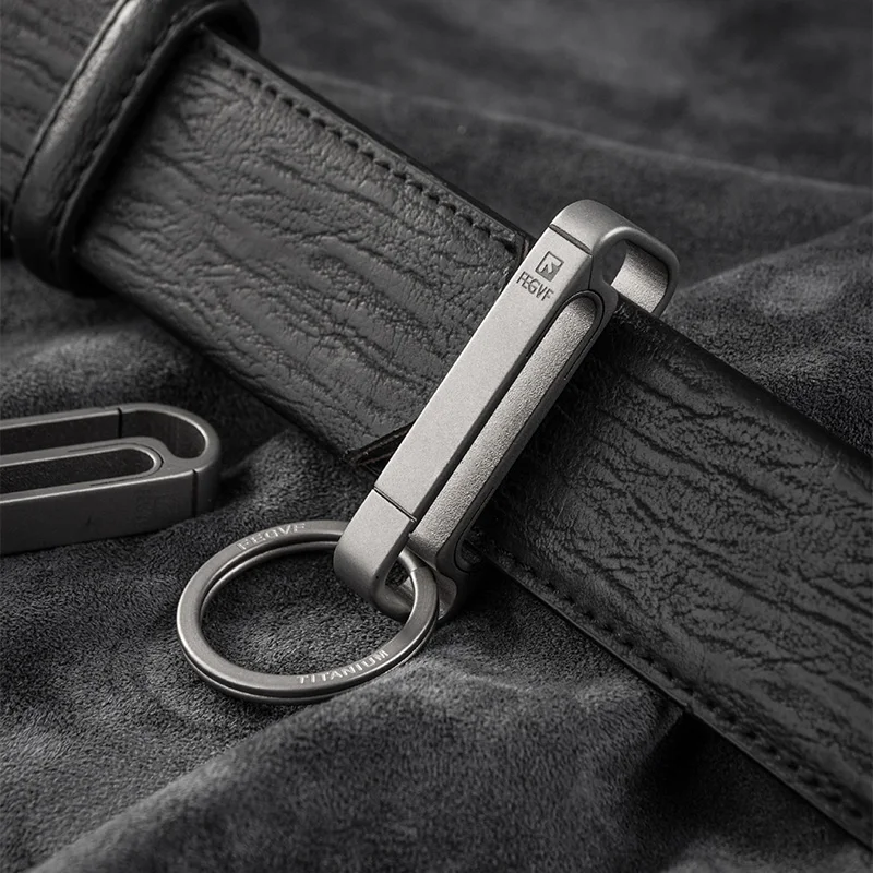 Titanium Luxury Car Keychain Lightweight EDC Belt Double-Slde Opening Key Chain Key Ring Man Creativity Father Day Gift