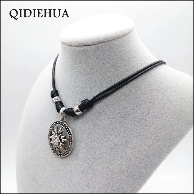 New Vintage Round Flowers Necklaces Leather Handmade Suspension Pendants Necklaces For Woman Statement Necklace Party Jewelry