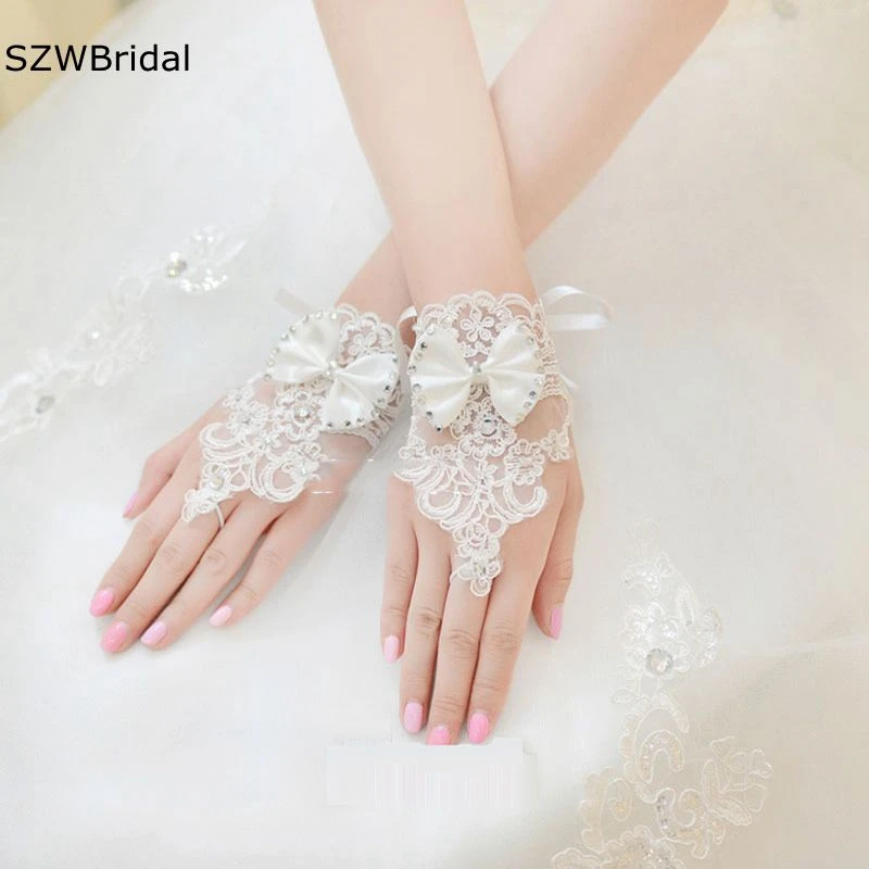 Gants de mariée en dentelle ivoire bon marché, accessoires de mariage Sexy, avec Appliques en dentelle perlée, bon marché