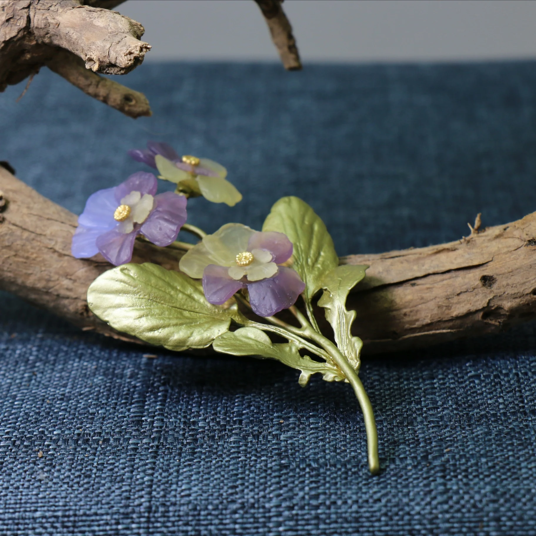 Intellectual elegant copper green leaves of the lacquer that bake to restore ancient ways pansy flower brooch brooches female ac