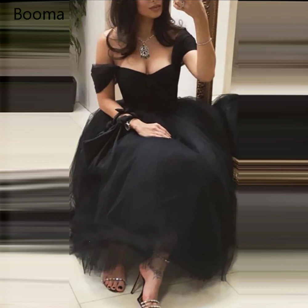 

Booma Simple Black Short Prom Dresses Off the Shoulder Pleated Tulle Prom Gowns Tea-Length A-Line Formal Party Dresses