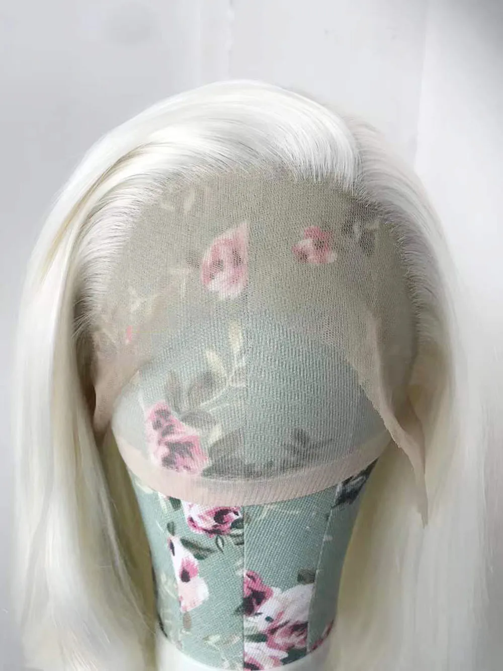 AIMEYA Natural Wave White Lace Front Wig for Women Free Part Natural Hairline Heat Resistant Synthetic Daily Wear Cosplay Wigs