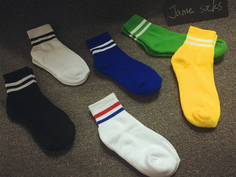 Chaussettes courtes Vintage pour hommes et filles, chaussettes de sport, en coton, solides, Streetwear, à la mode