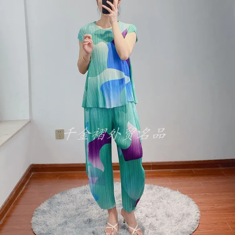 

HOT SELING Miyake new Style o-neck loose T-shirt in the fold Harem pants geometry print two-piece outfit IN STOCK