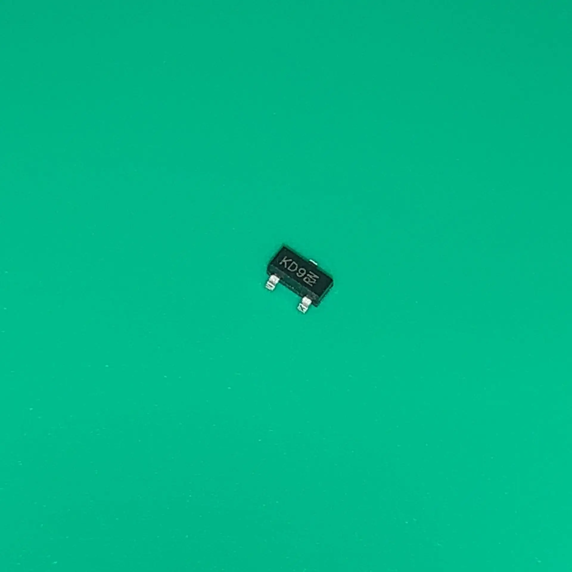 50pcs/lot AZ23C5V6-7-F SOT23 KD9 AZ23C 5V6-7-F K09 KO9 DIODE ZENER ARRAY 5.6V SOT23-3 AZ23C5V67F AZ 23C5V6-7-F AZ23 C5V6-7-F