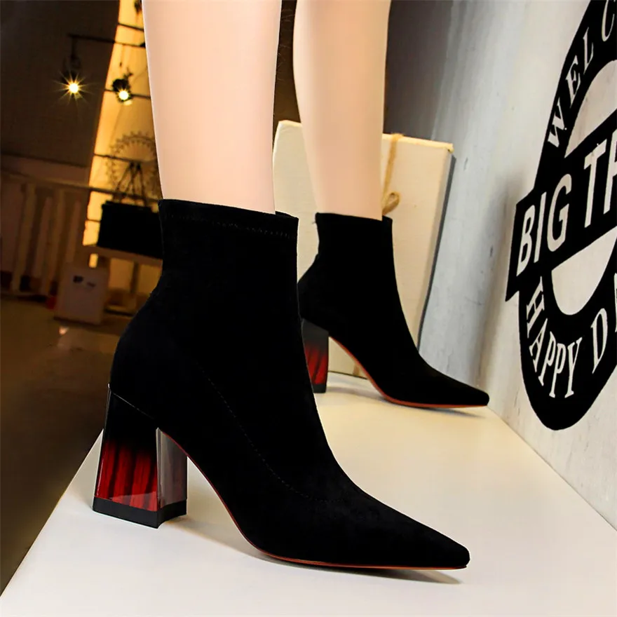 

Wood Grain Heel Women Short Boots 2024 Autumn Pointy Toe Black Flock Retro Ankle Boot High Heels Ladies Slip On Party Work Shoes