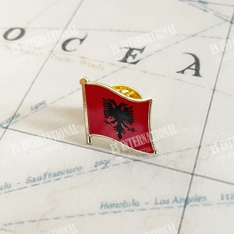 Flaga narodowa Albanii Kryształowa epoksydowa metalowa emaliowana odznaka Broszka Kolekcja Pamiątki Prezenty Szpilki do klapy Akcesoria Rozmiar 1,6 * 1,9 cm — zdjęcie 3