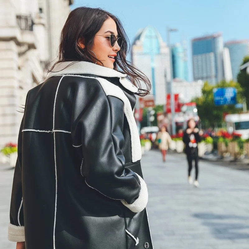 Chaqueta de cuero sintético con forro de piel para mujer, abrigo largo holgado para motocicleta, rompevientos, chaqueta informal Punk para novio, Invierno