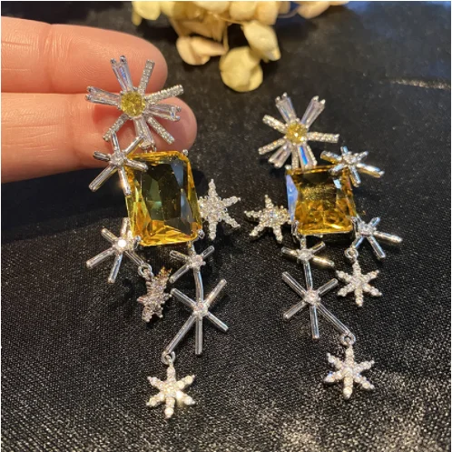 

Women S925 Silver Needle Fashion Flying Snowflake Earrings Female Topaz Personality Creative Designer Earrings