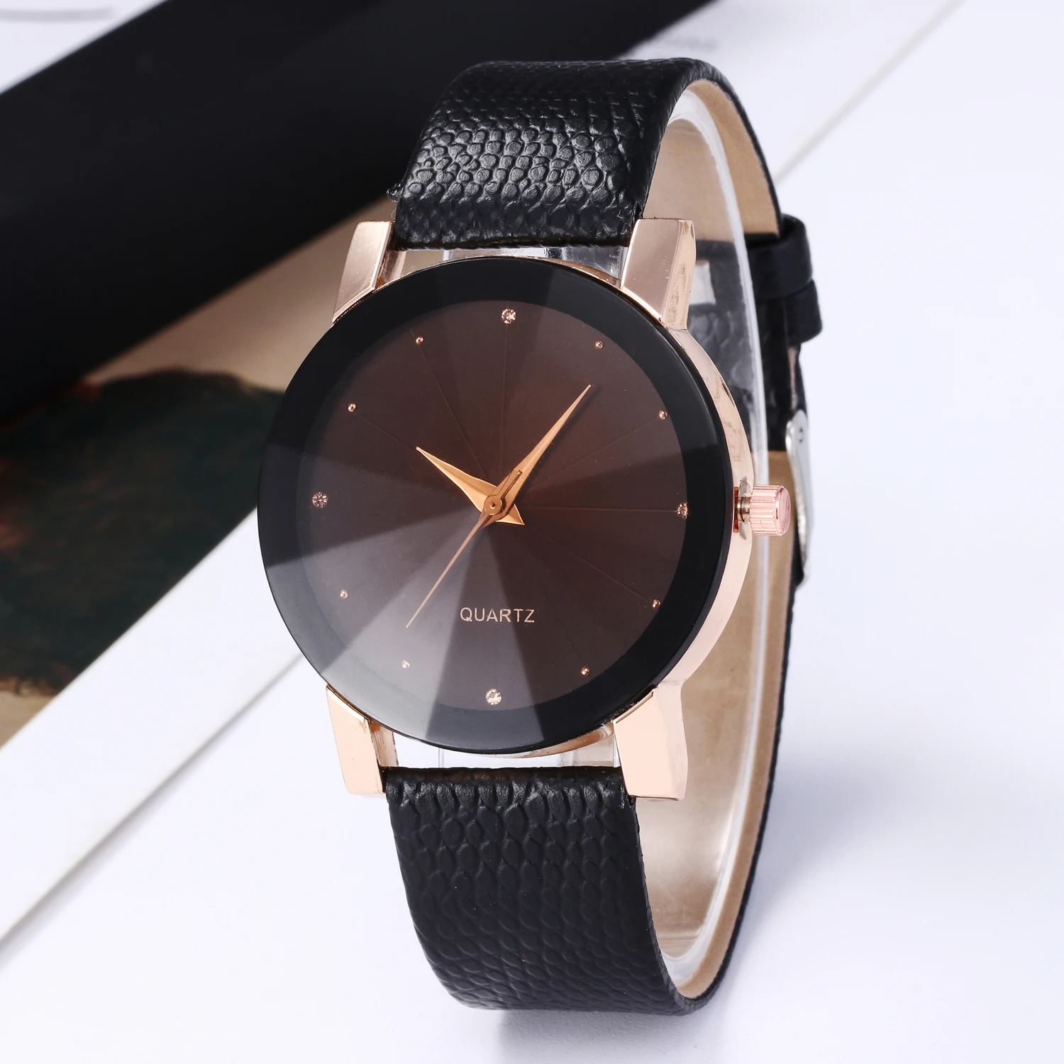 Stylish casual high quality lady simulation snakeskin belt watch Student lady Sport full diamond decorative clock retro