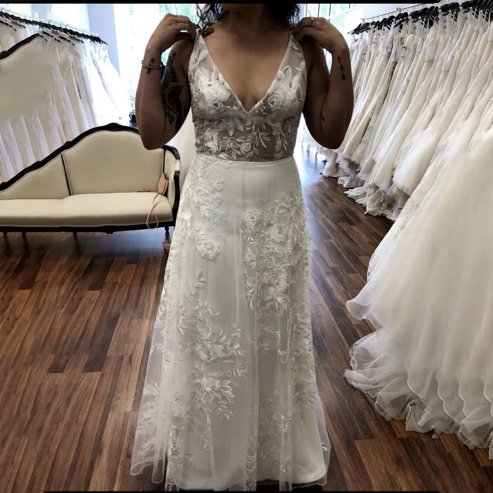 2022 Boho Simple Plus Size Tulle Appliques di pizzo scollo a v abito da sposa senza maniche al pavimento A-Line abito da sposa su misura