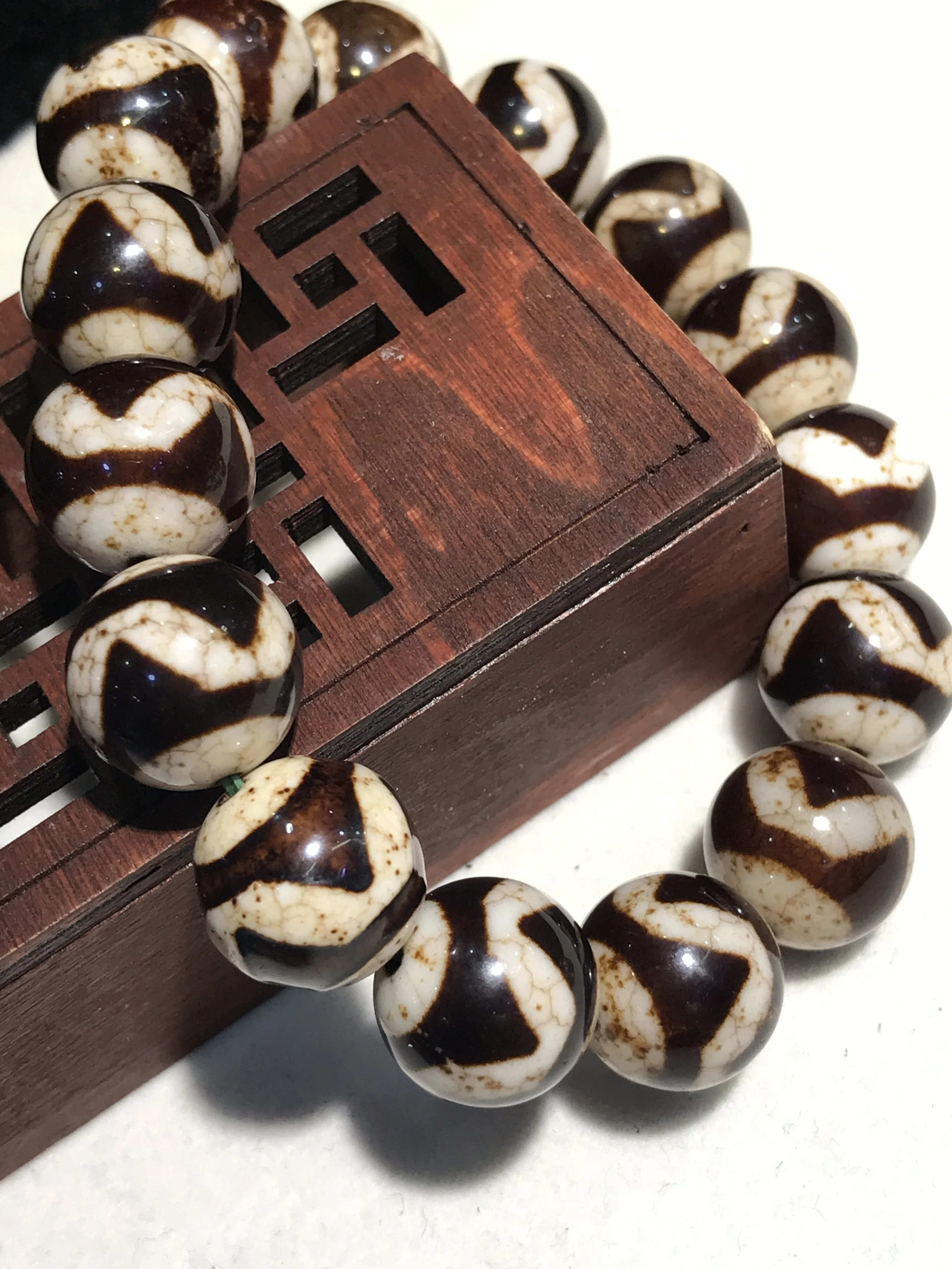 

Energy Tibetan old Agate tiger-tooth totem dZi Bead Bracelet Amulet LKbrother Saurces