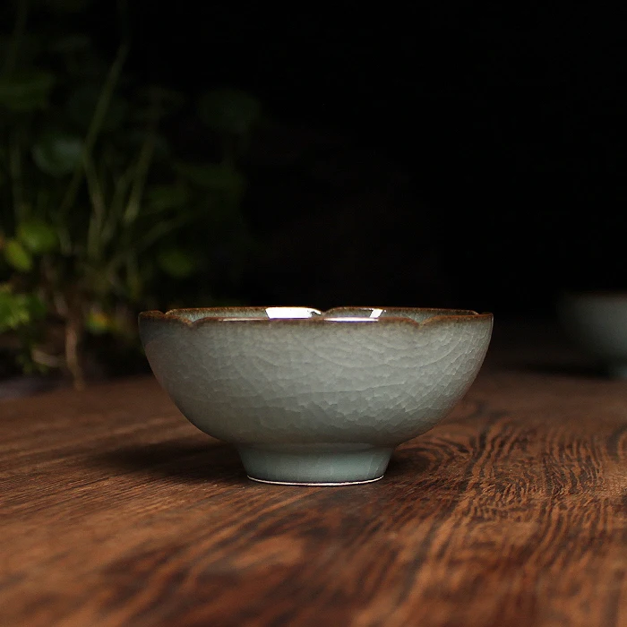 Longquan Celadon Master Hand-made Ge Kiln High Iron Content Body Flower Mouth Tea Cup