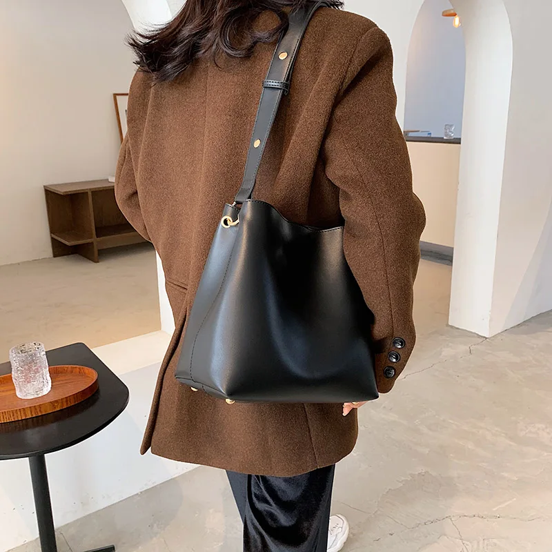 Fashion Wide Strap Buckets Bag for Women Designer Handbags Luxury Soft Pu Leather Crossbody Messenger Bag Simply Large Tote 2021