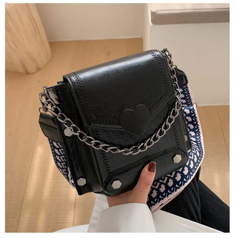 2020 Women Messenger Bag Wide Shoulder Strap Chain Design Fashion Shoulder Square Flap Bag Crossbody Bags for Women Heart