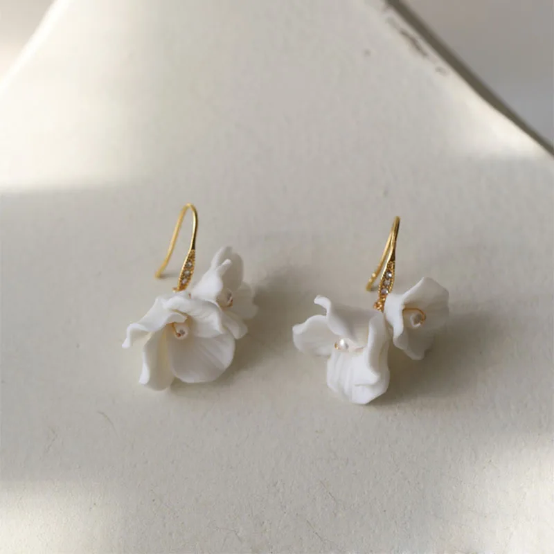 Ins Style Earrings White Ceramic Floral Bridal Accessories Handmade Pearls Women Drop Earring Wedding Jewelry