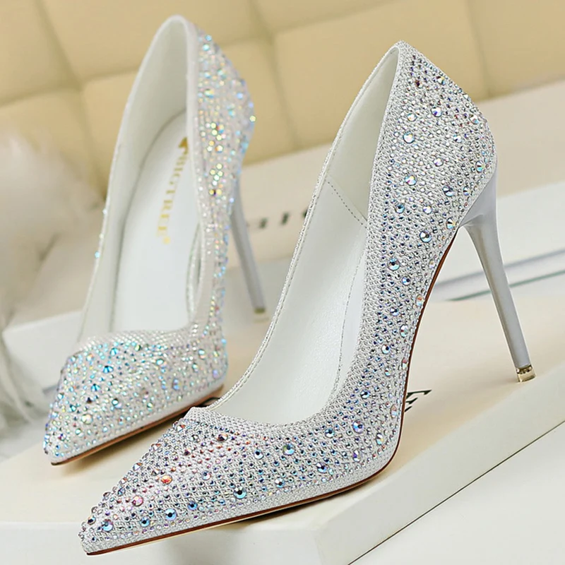 2023 luksusowe kobiety Glitter Rhinestone buty na cienkich wysokich obcasach pompy panna młoda białe srebrne obcasy kryształowe buty ślubne