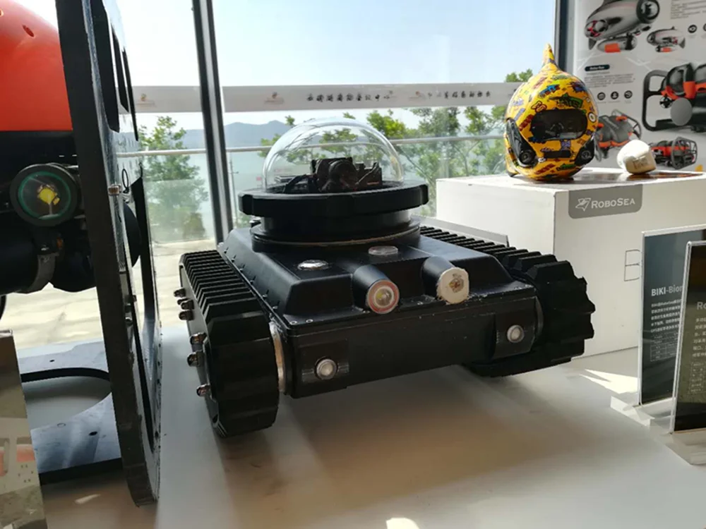 Waterproof crawler chassis, amphibious, underwater robot