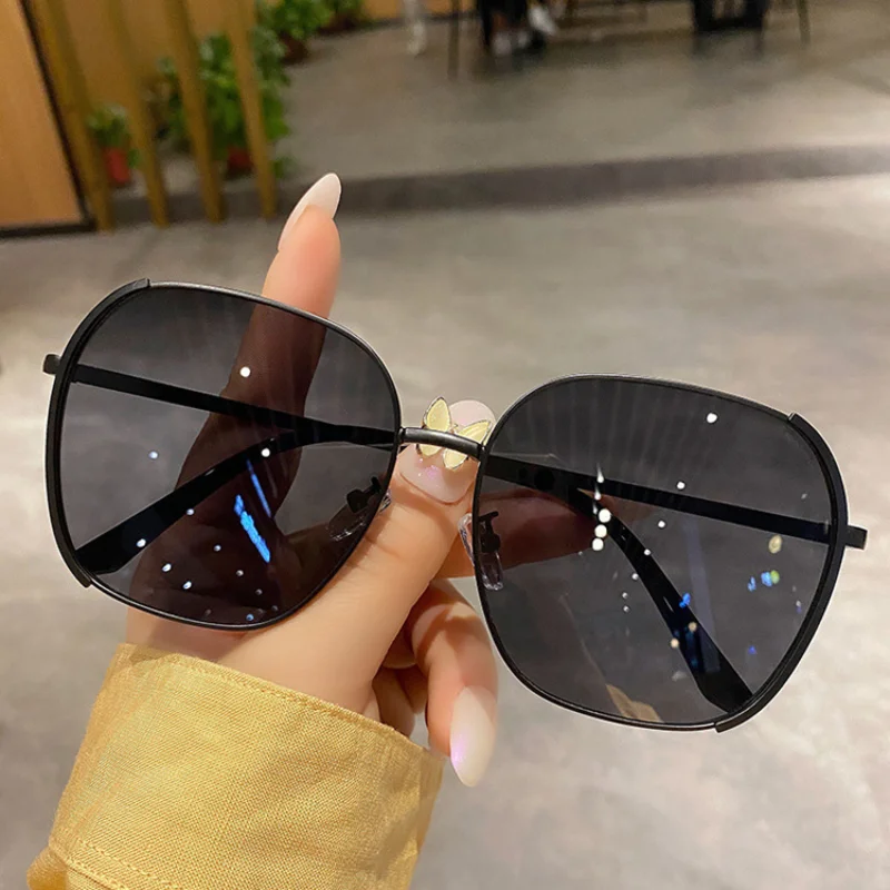 

2021 New Fashion Sunglasses Ladies Brand Designer Metal Temples Big Frame Glasses Ladies Retro Luxury Sunglasses UV400