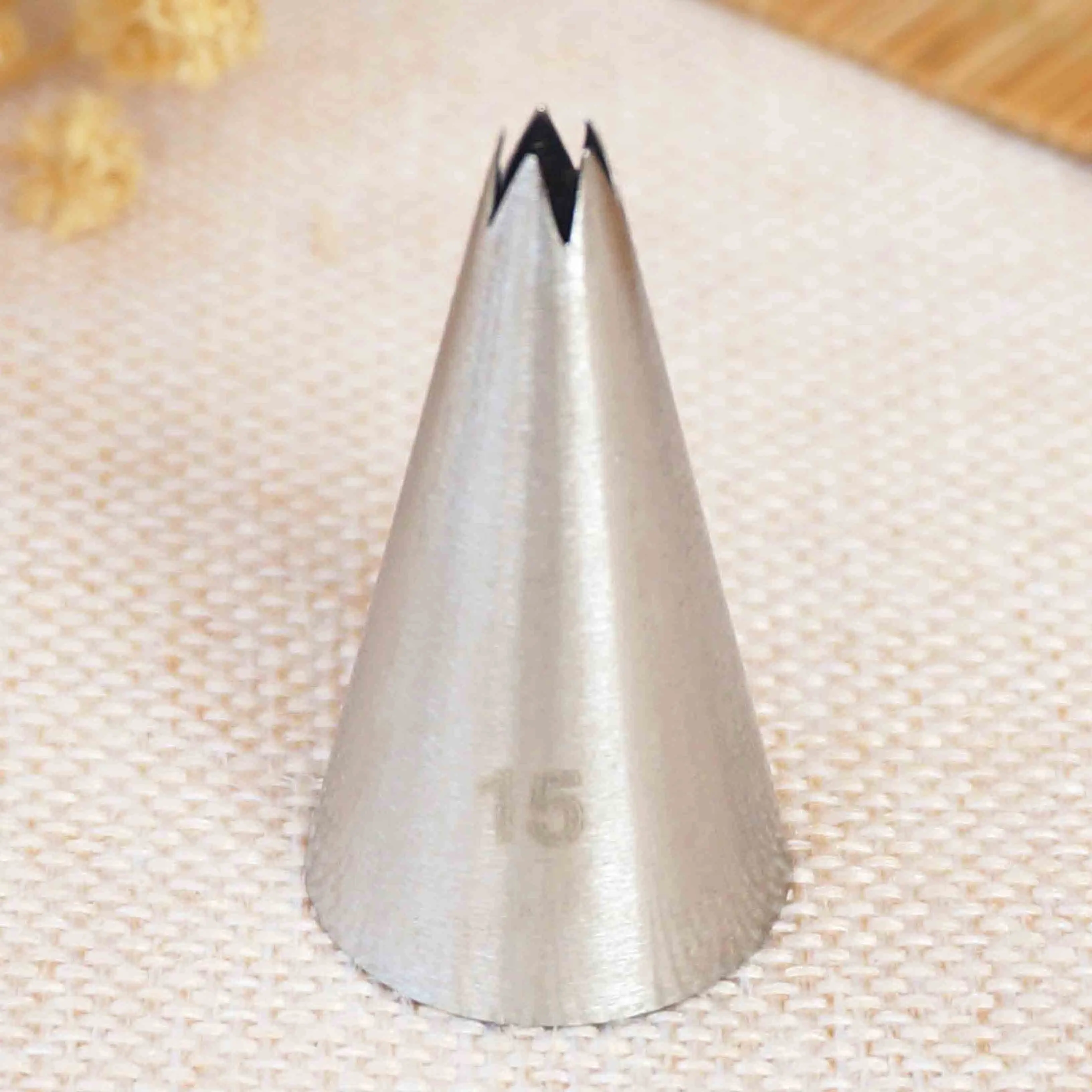 

#15 Small Size Icing Nozzle Piping Tip Stainless Steel Cake Decorating Tips Royal Icing Pastry Tip Tools Bakeware