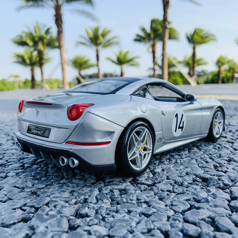 Bburago 1:18 Ferrari California T 70th #14 #6   Anniversary Edition simulation alloy car model crafts decoration collection toy