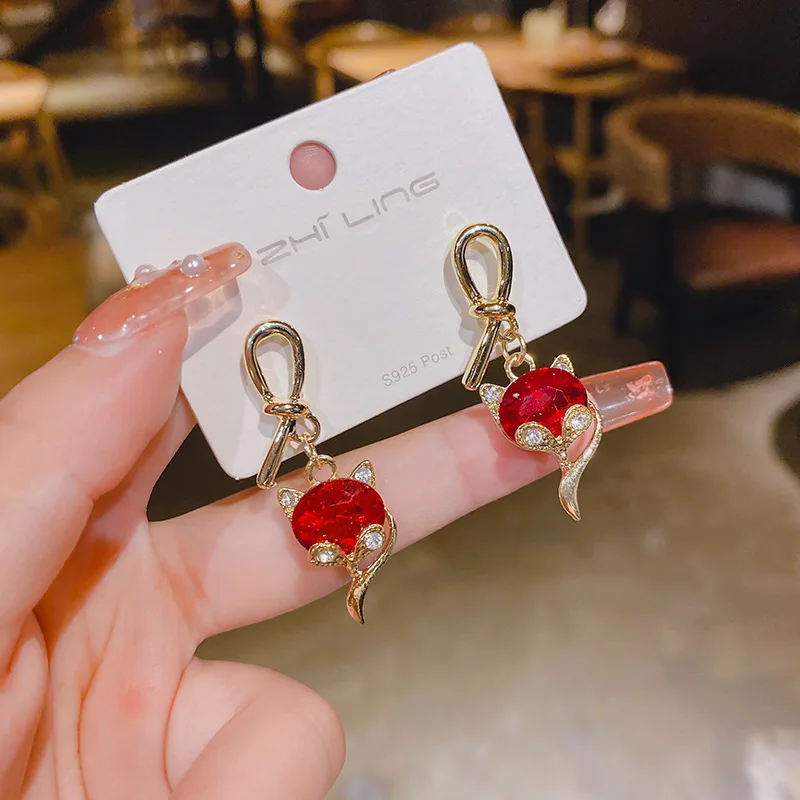 Premium Texture Emulational Red Crystal Fox Eardrop All-matching Personality Fashion Sexy Fox Earrings Woman Bijoux