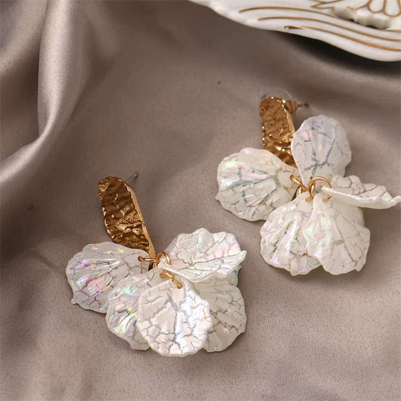 New White Shell Flower Petal Drop Earrings For Women Girls Irregular Crack Earrings Statement Pendientes Korean Jewelry Gift