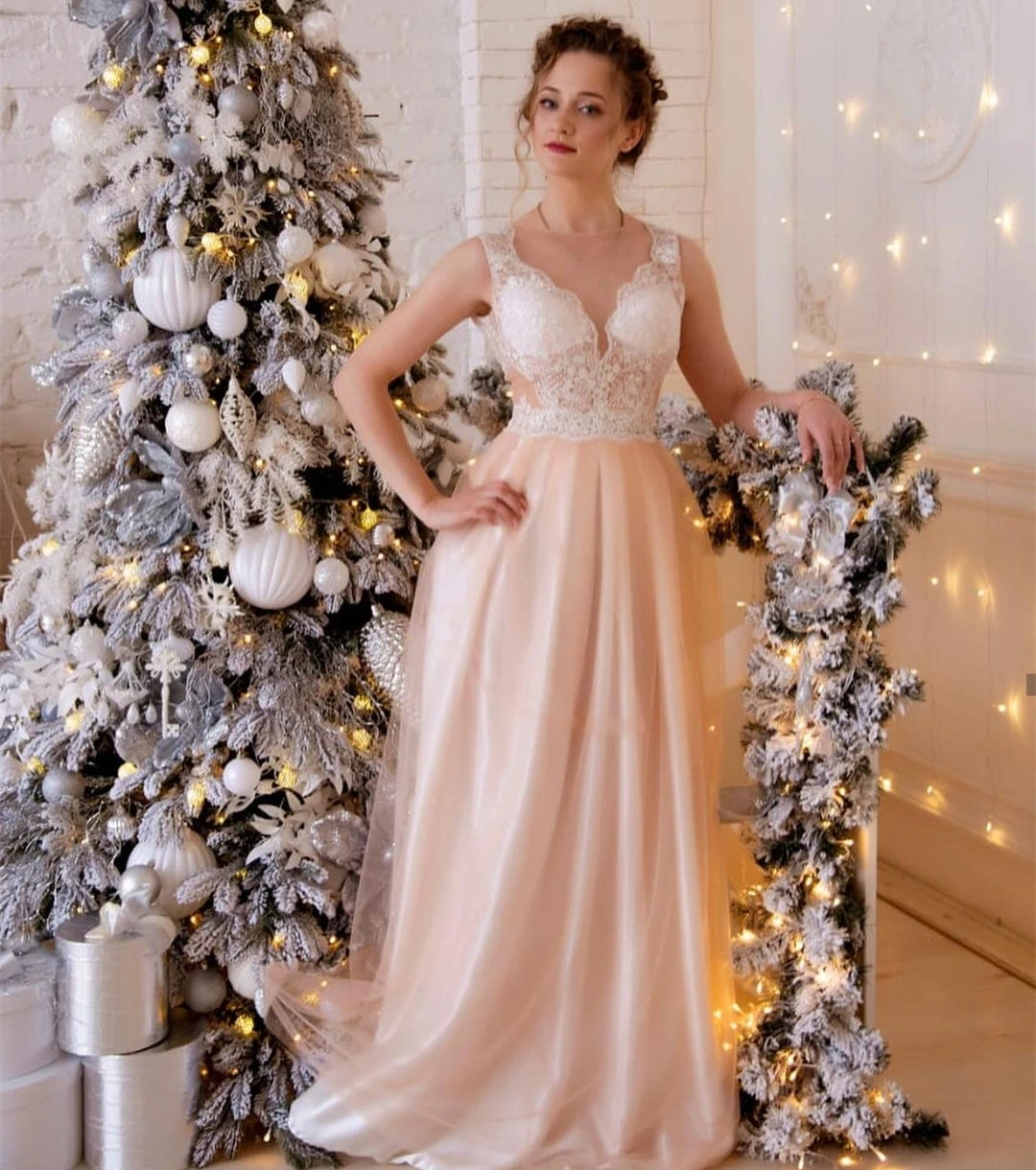 Robe De mariée coupe A-Line, longueur au sol, col en v, Tulle, clair, Champagne, dos nu, cour, traîne