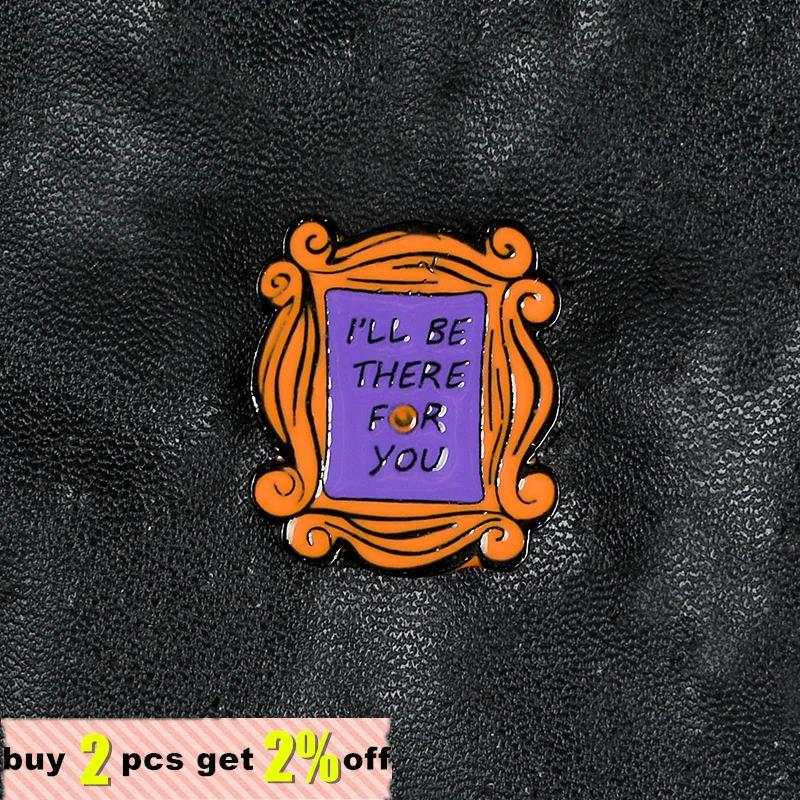 الأصدقاء المينا دبوس مخصص مونيكا شقة الباب دبابيس للقميص التلبيب حقيبة المدرسة القديمة شارة مجوهرات الصداقة هدية بالجملة