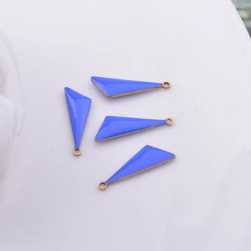 30 Stück 5*16mm Kupfer-Charms mit beidseitiger Emaille-Besetzung in geometrischer Dreiecksform für Ohrringe, Halsketten und Anhänger – Detail 10