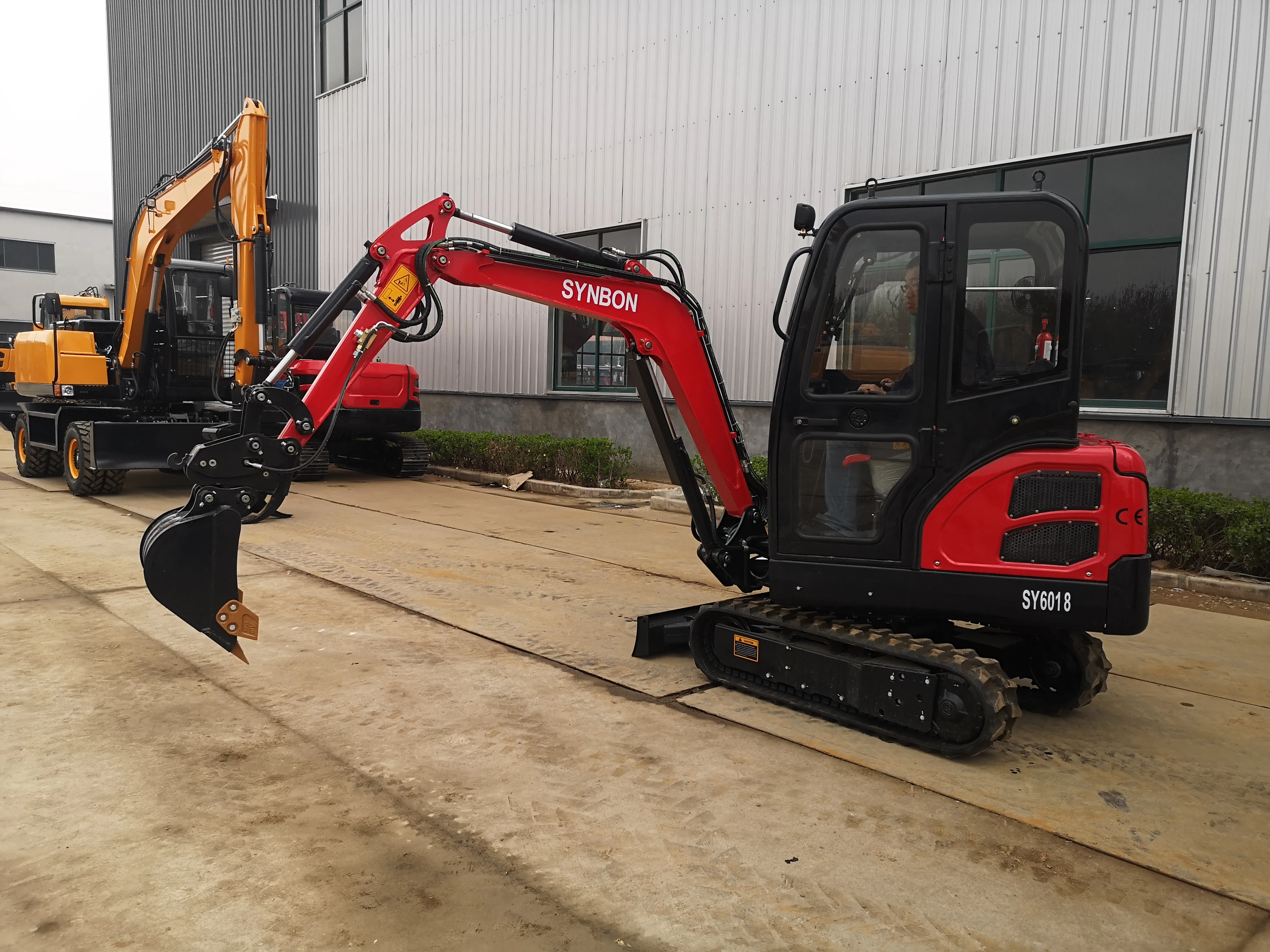 New Manufacturing Garden Machine Digger SYNBON  1.8Ton Crawler Excavator