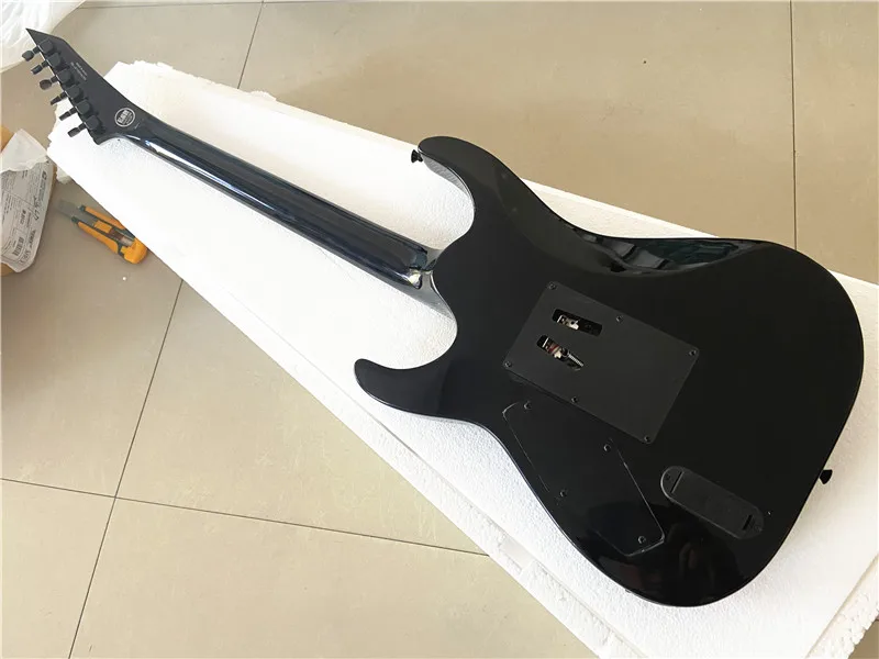 Custom version of black light double shake electric guitar black accessories closed pickup can be customized for free shipping