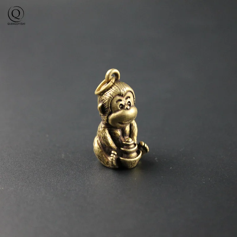 Antique Brass Monkey Holding Ingot Pendants for Keychains Accessories Copper Chinese Zodiac Monkey Figurines Car Key Chain Rings